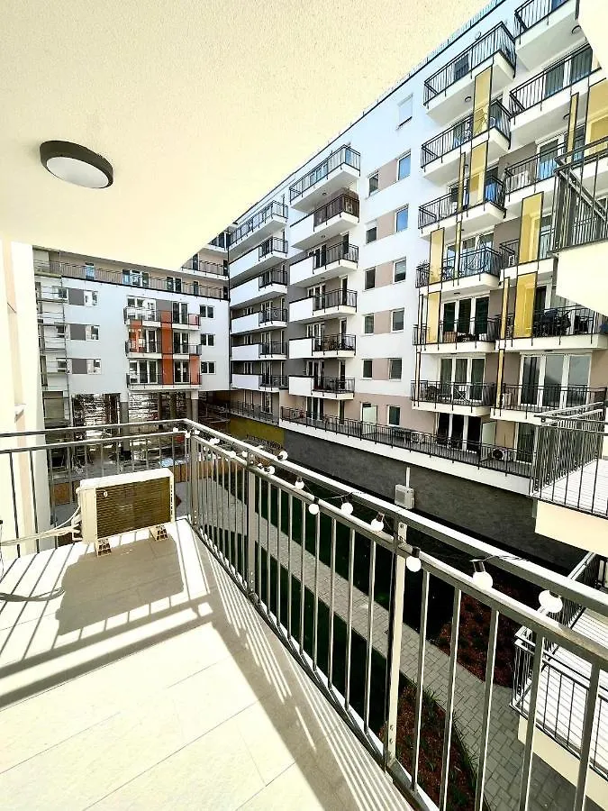 Apartament West Budapest-Edge Of Downtown-Free Parking Węgry