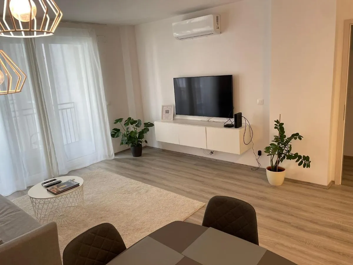 Apartament West Budapest-Edge Of Downtown-Free Parking Węgry