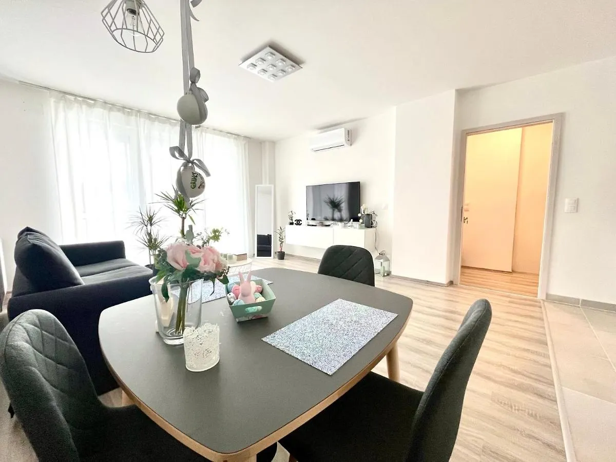 West Budapest-Edge Of Downtown-Free Parking